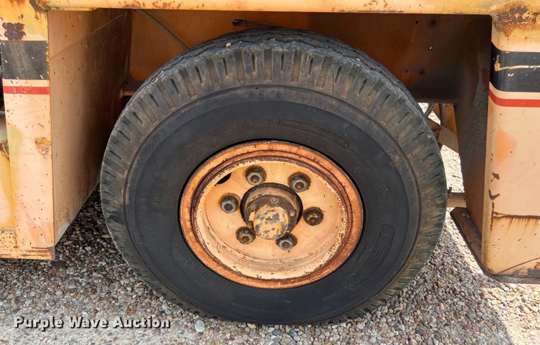 image for item LU9884 1992 Broderson IC-80-2D crane