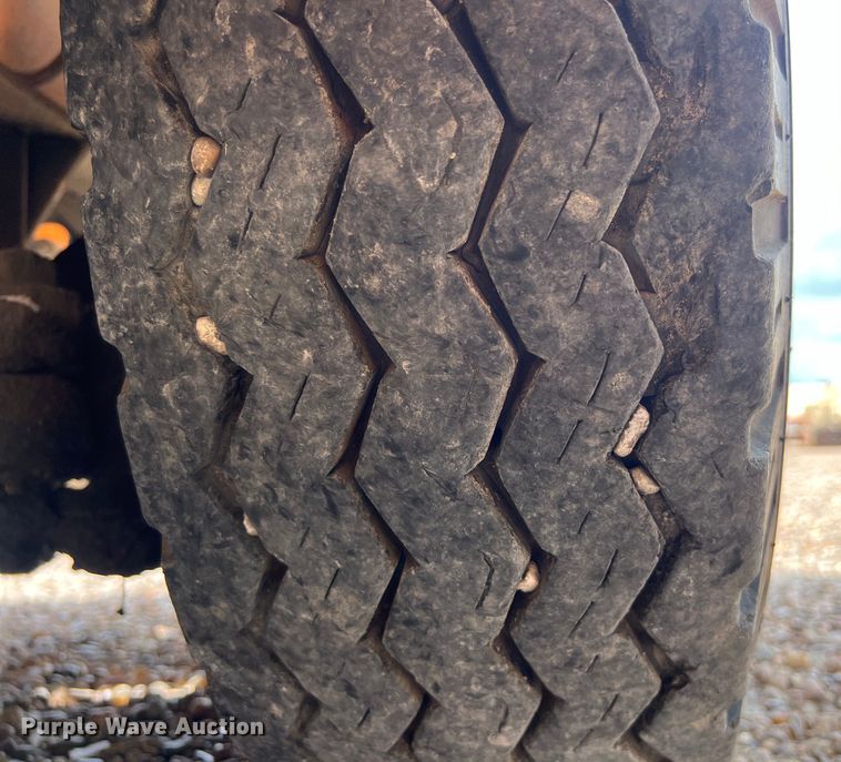 image for item LU9884 1992 Broderson IC-80-2D crane