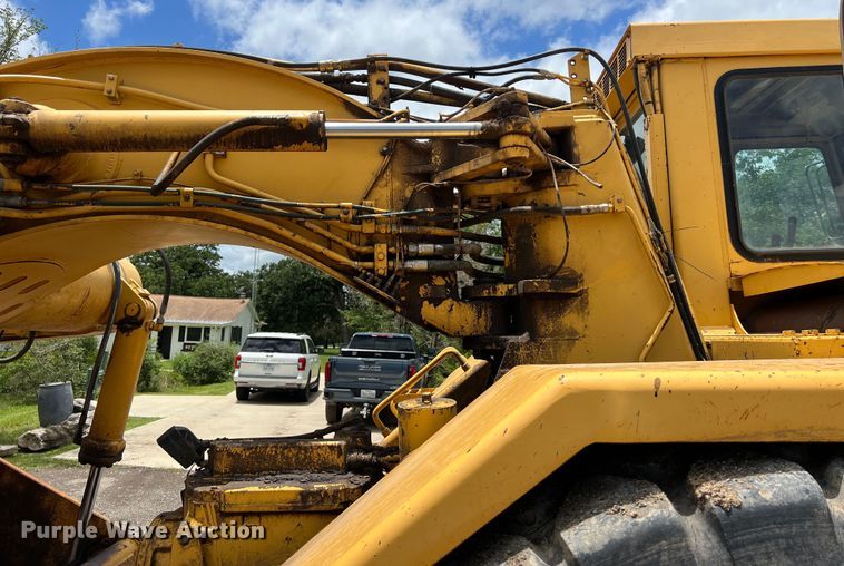 image for item LU9892 1995 John Deere  862B elevating scraper