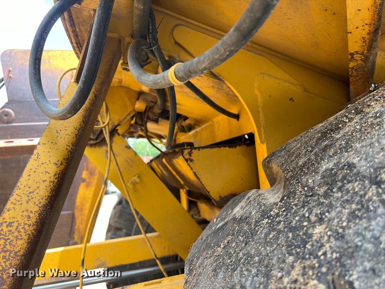 image for item LU9892 1995 John Deere  862B elevating scraper