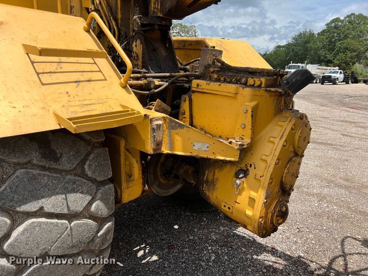 image for item LU9892 1995 John Deere  862B elevating scraper