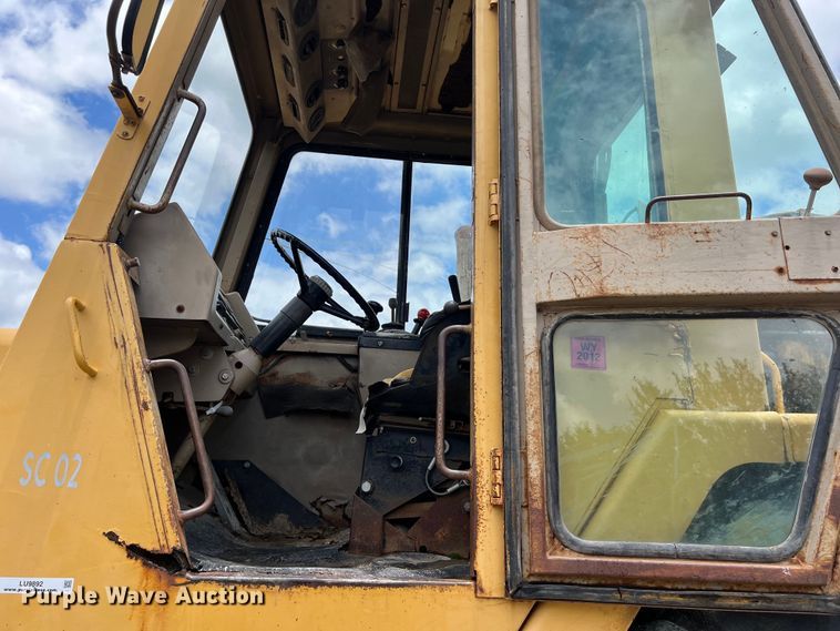 image for item LU9892 1995 John Deere  862B elevating scraper