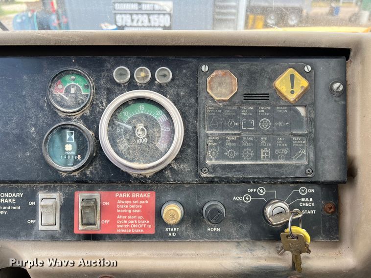 image for item LU9892 1995 John Deere  862B elevating scraper