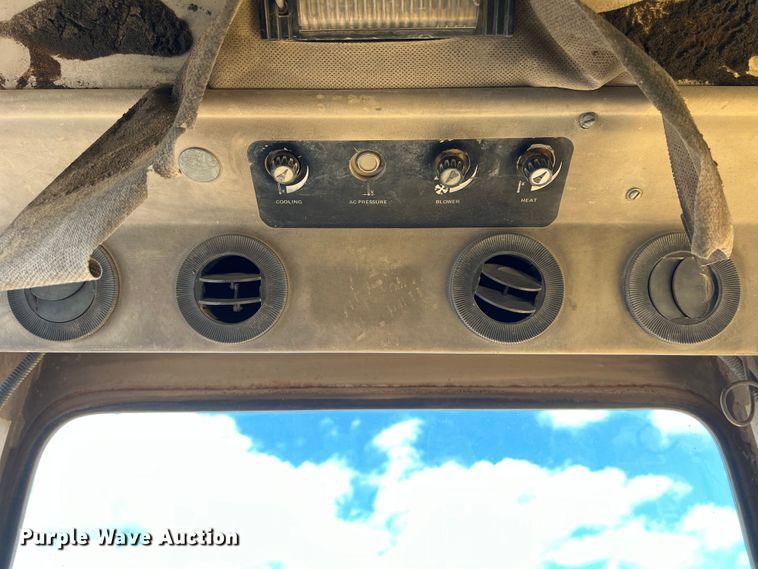 image for item LU9892 1995 John Deere  862B elevating scraper