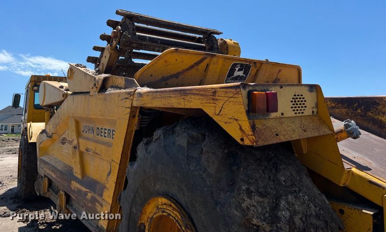 image for item LU9893 1991 John Deere  862B elevating scraper