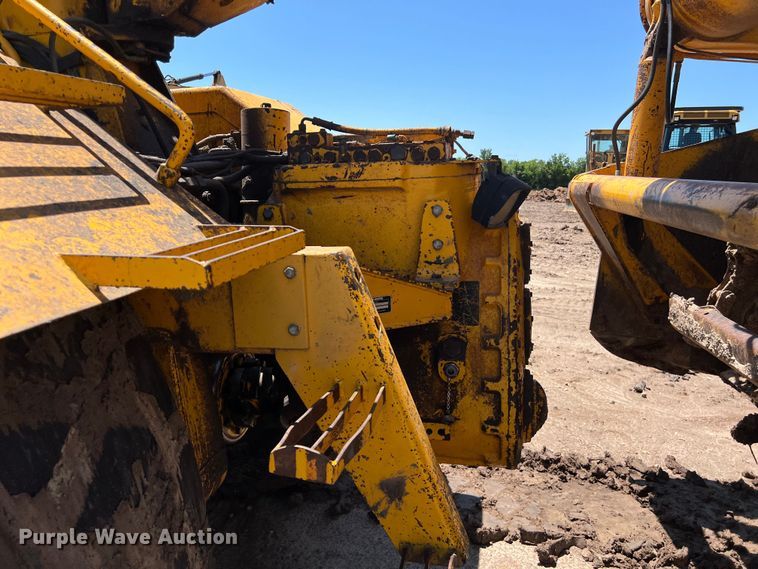 image for item LU9893 1991 John Deere  862B elevating scraper