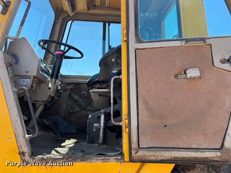 image for item LU9893 1991 John Deere  862B elevating scraper