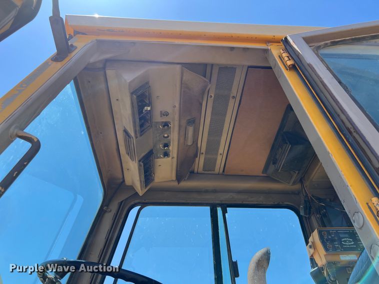 image for item LU9893 1991 John Deere  862B elevating scraper