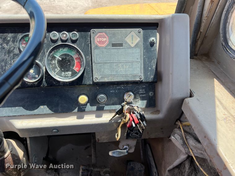 image for item LU9893 1991 John Deere  862B elevating scraper