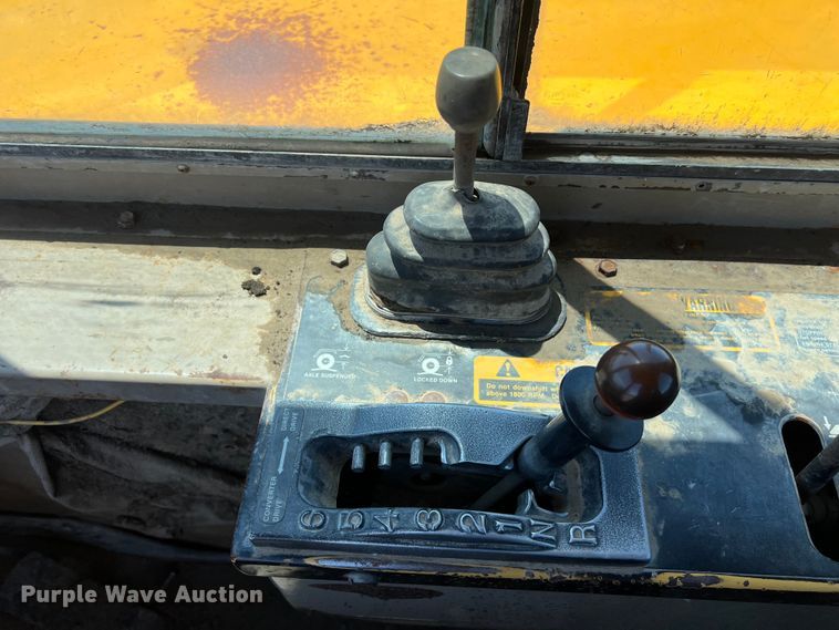 image for item LU9893 1991 John Deere  862B elevating scraper