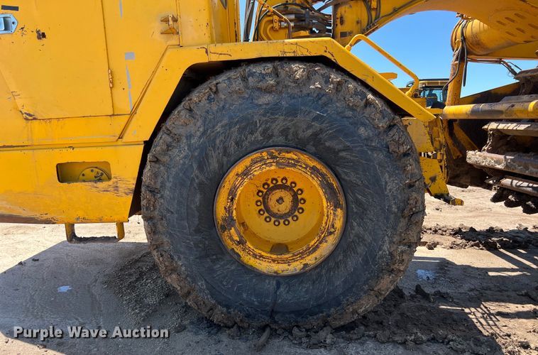 image for item LU9893 1991 John Deere  862B elevating scraper