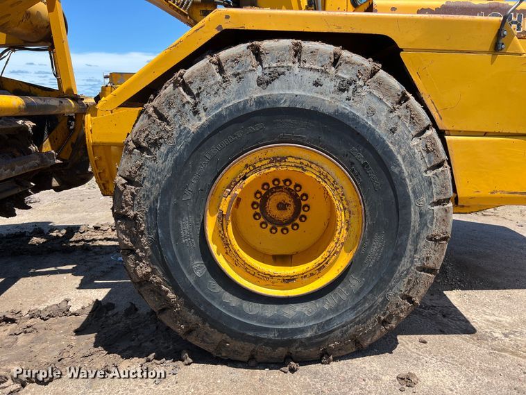 image for item LU9893 1991 John Deere  862B elevating scraper