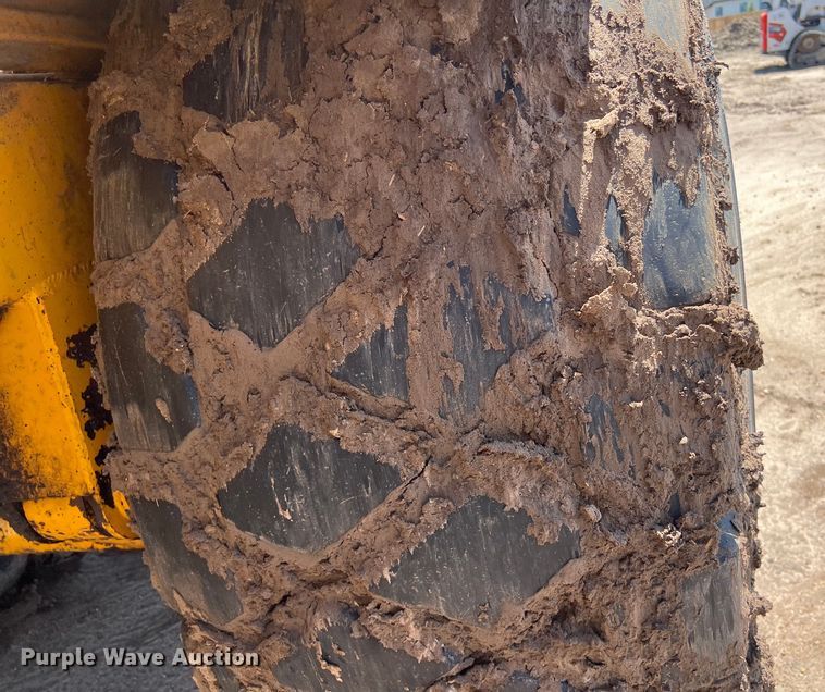 image for item LU9893 1991 John Deere  862B elevating scraper