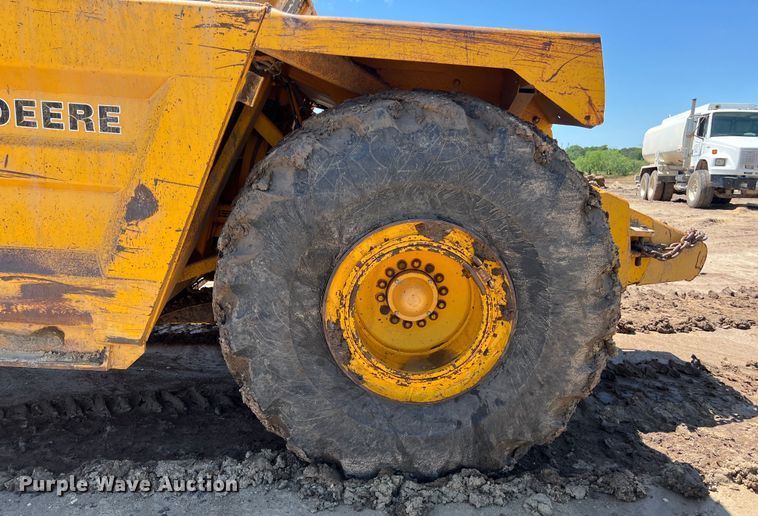 image for item LU9893 1991 John Deere  862B elevating scraper