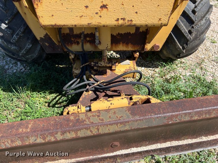 image for item LU9898 1982 Vermeer V-430 trencher