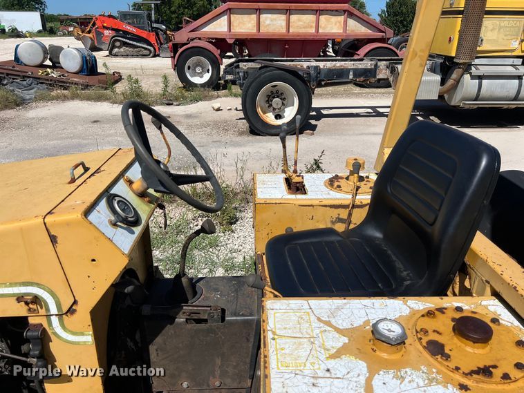 image for item LU9898 1982 Vermeer V-430 trencher