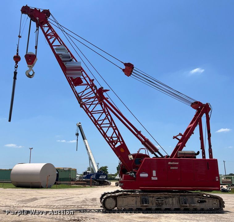 image for item LU9904 2005 Manitowoc 10000 crane