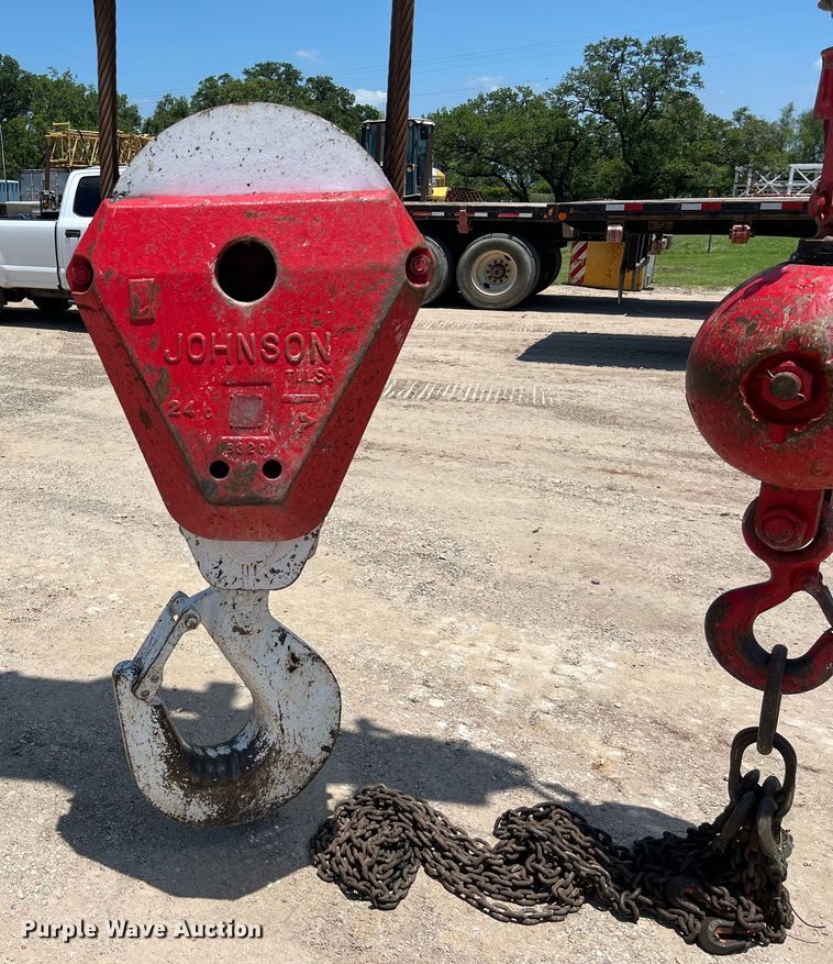 image for item LU9904 2005 Manitowoc 10000 crane