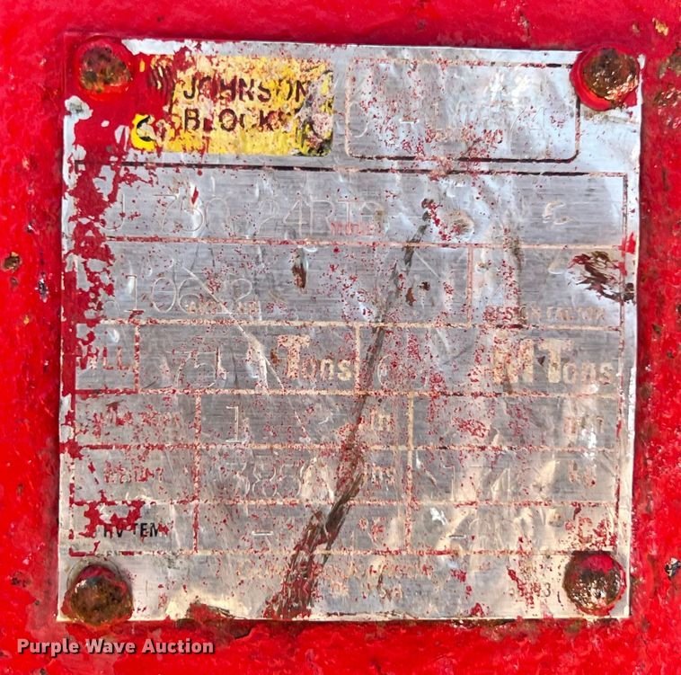 image for item LU9904 2005 Manitowoc 10000 crane