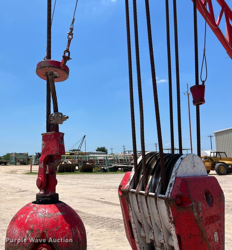 image for item LU9904 2005 Manitowoc 10000 crane