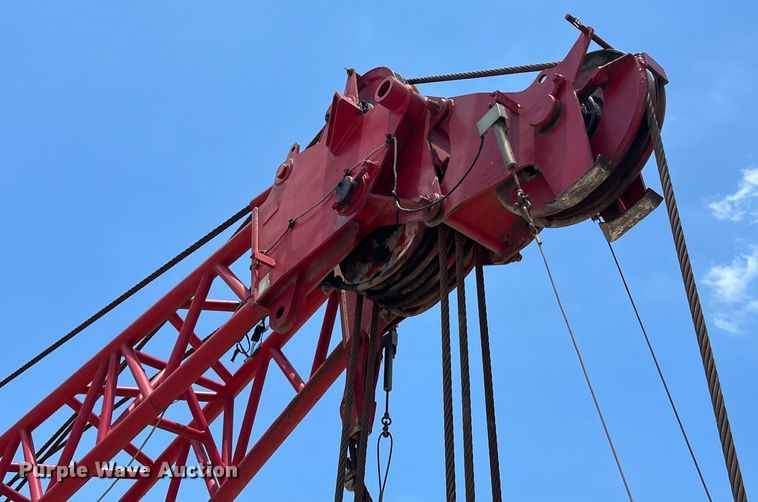 image for item LU9904 2005 Manitowoc 10000 crane
