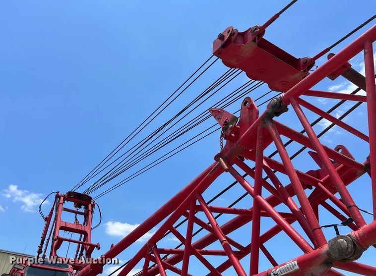 image for item LU9904 2005 Manitowoc 10000 crane