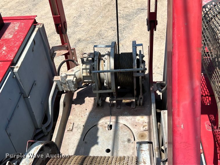 image for item LU9904 2005 Manitowoc 10000 crane