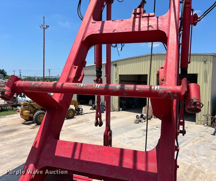 image for item LU9904 2005 Manitowoc 10000 crane