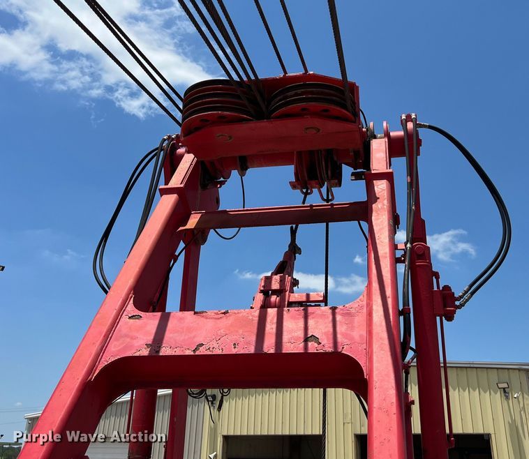 image for item LU9904 2005 Manitowoc 10000 crane