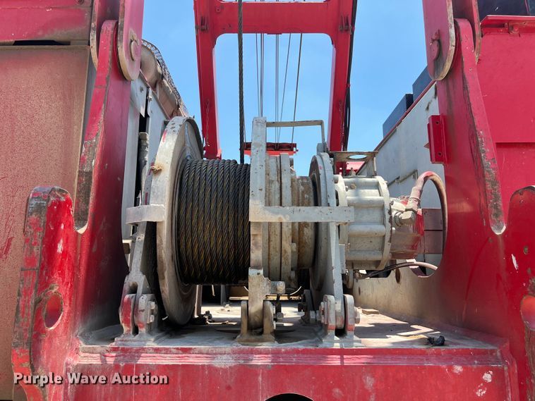 image for item LU9904 2005 Manitowoc 10000 crane