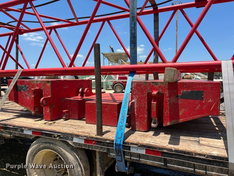 image for item LU9904 2005 Manitowoc 10000 crane