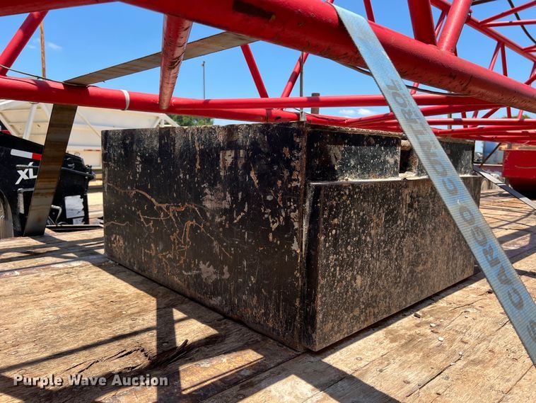 image for item LU9904 2005 Manitowoc 10000 crane