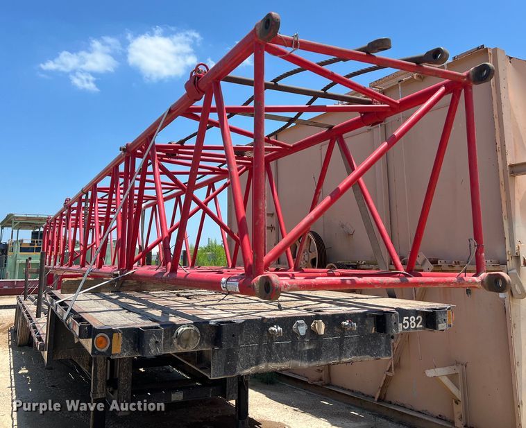 image for item LU9904 2005 Manitowoc 10000 crane