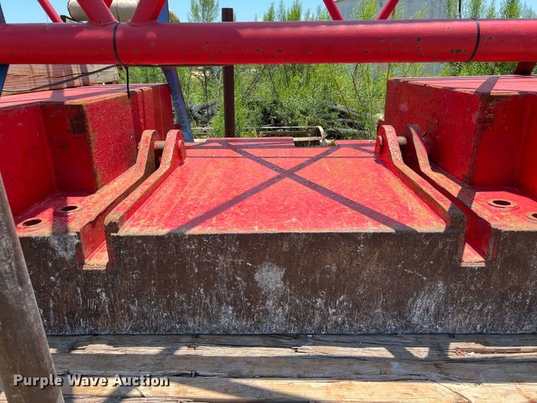 image for item LU9904 2005 Manitowoc 10000 crane