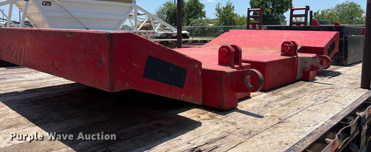 image for item LU9904 2005 Manitowoc 10000 crane