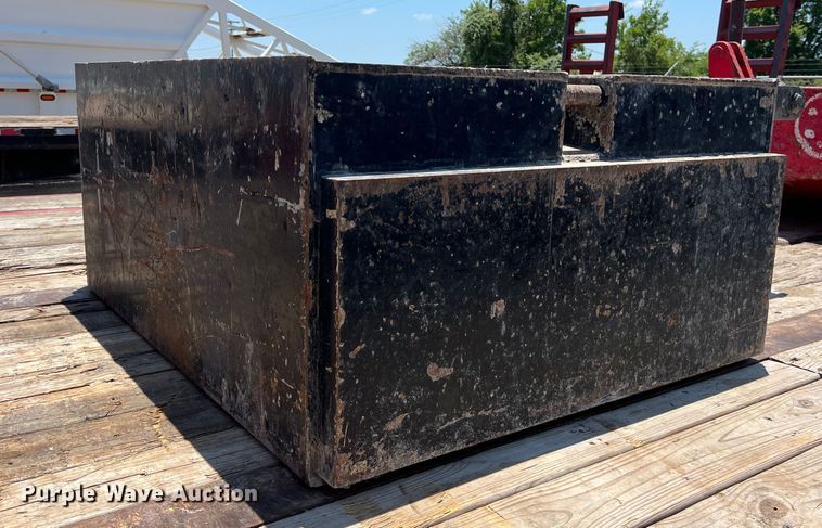 image for item LU9904 2005 Manitowoc 10000 crane