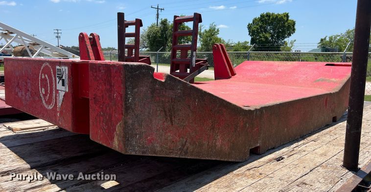 image for item LU9904 2005 Manitowoc 10000 crane