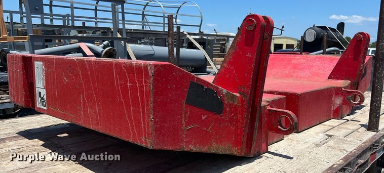 image for item LU9904 2005 Manitowoc 10000 crane