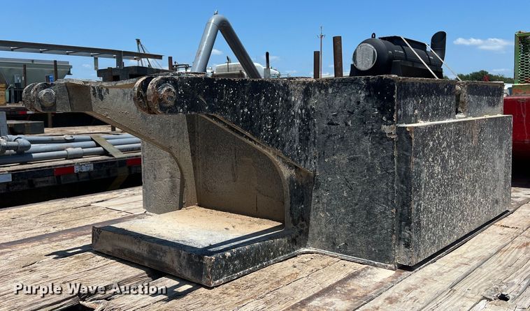 image for item LU9904 2005 Manitowoc 10000 crane