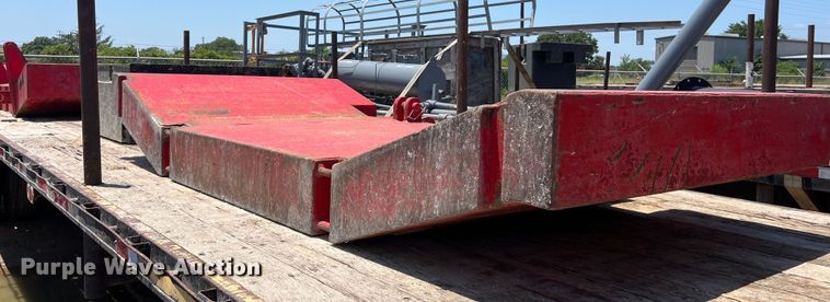 image for item LU9904 2005 Manitowoc 10000 crane