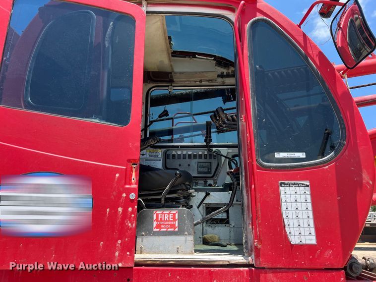 image for item LU9904 2005 Manitowoc 10000 crane