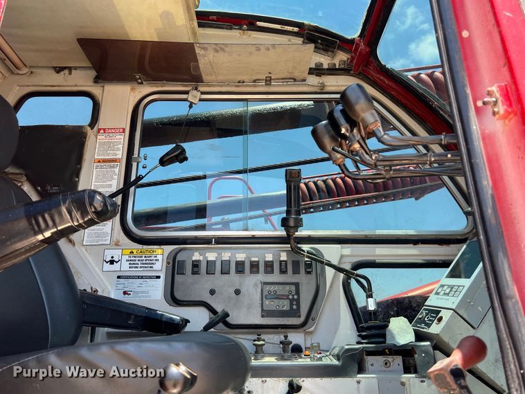 image for item LU9904 2005 Manitowoc 10000 crane