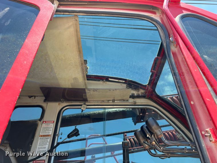 image for item LU9904 2005 Manitowoc 10000 crane