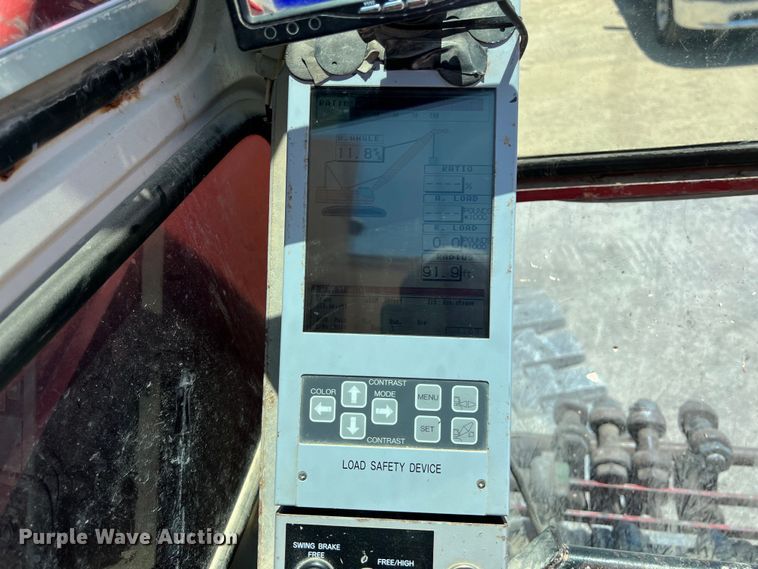 image for item LU9904 2005 Manitowoc 10000 crane