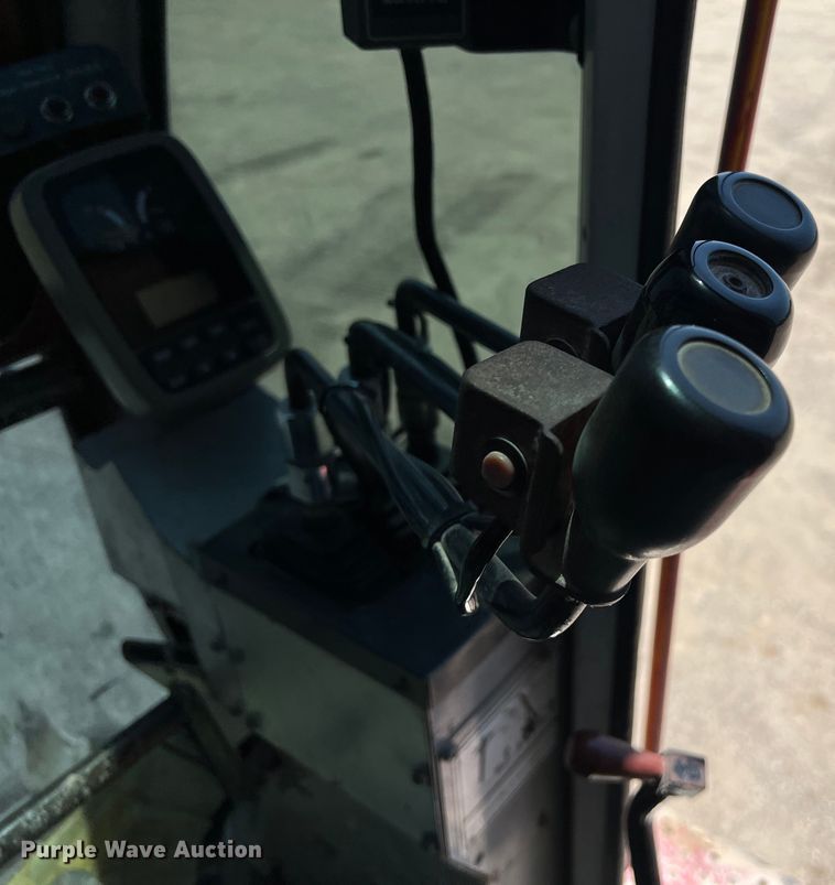 image for item LU9904 2005 Manitowoc 10000 crane