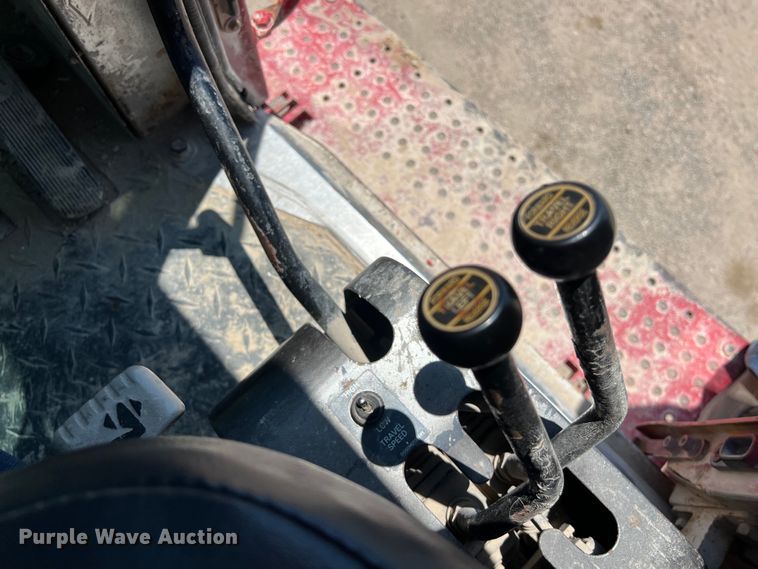 image for item LU9904 2005 Manitowoc 10000 crane