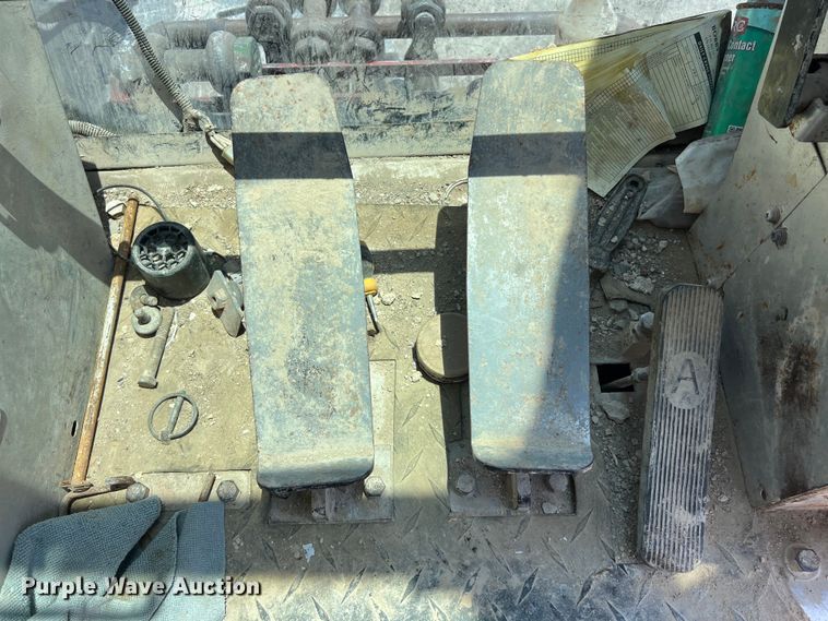 image for item LU9904 2005 Manitowoc 10000 crane