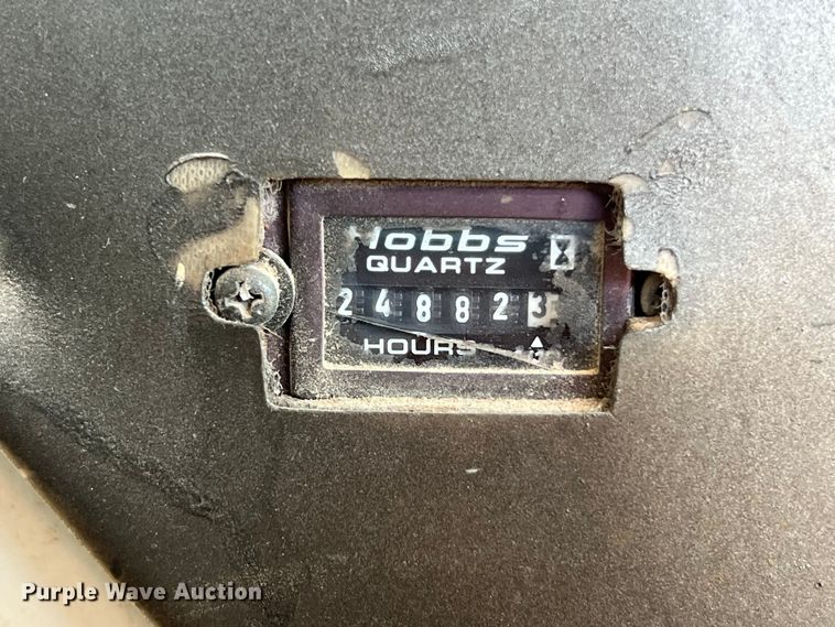 image for item LU9904 2005 Manitowoc 10000 crane