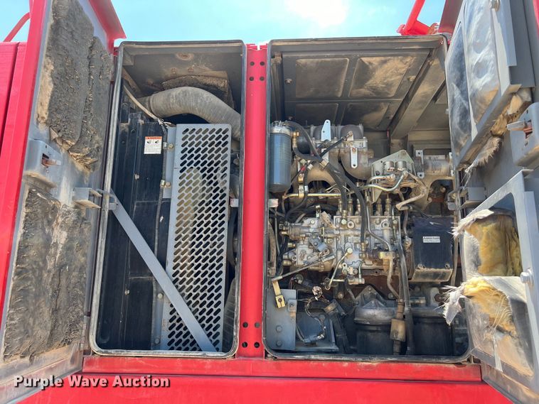 image for item LU9904 2005 Manitowoc 10000 crane