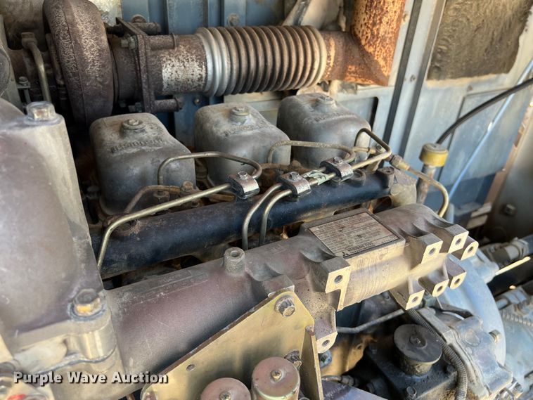 image for item LU9904 2005 Manitowoc 10000 crane